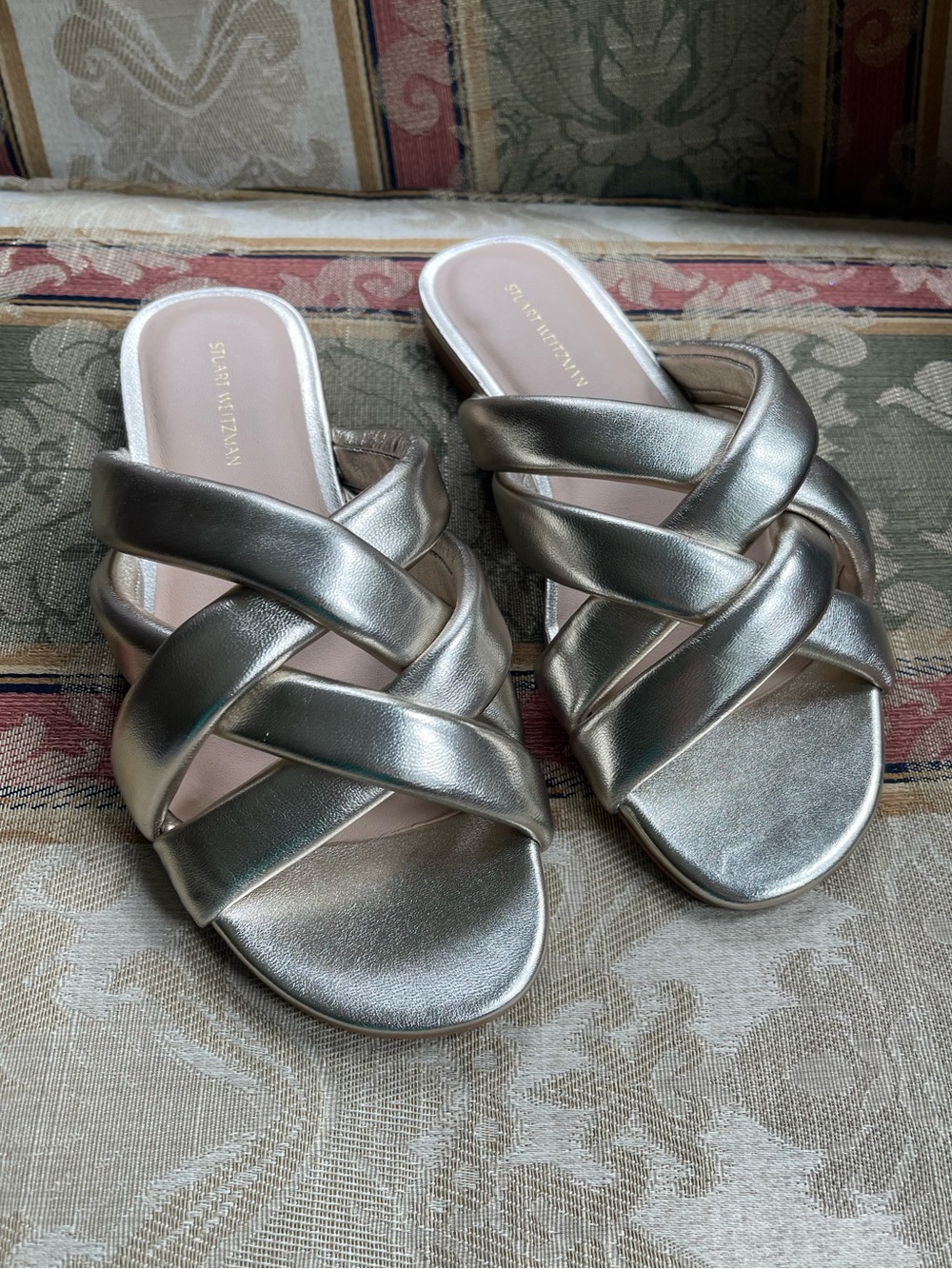 Stuart Weitzman Crossover Leather Slide. Size 7 Women N20-21